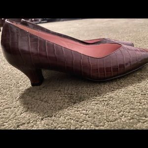 Beautifeel Celine Brown Croco leather pumps